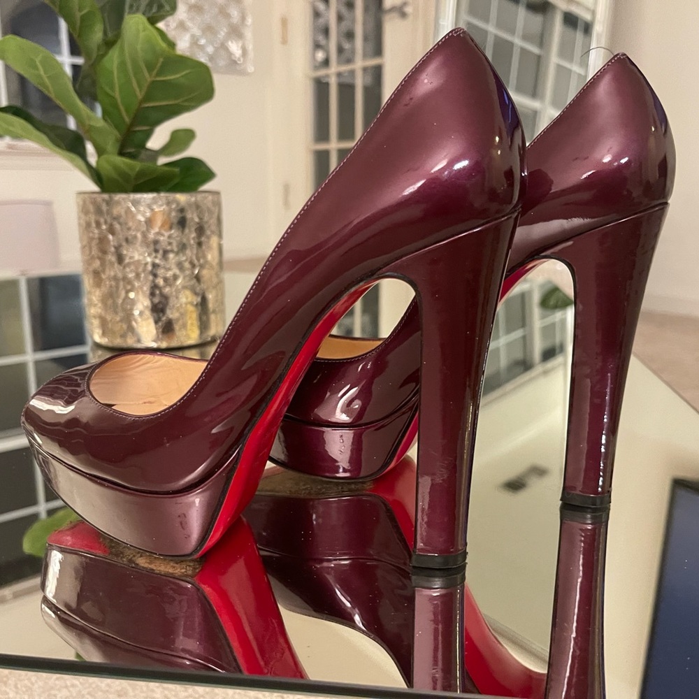 Christian Louboutin Gabin 140 Peep Toe Pumps in PURPLE Patent Leather